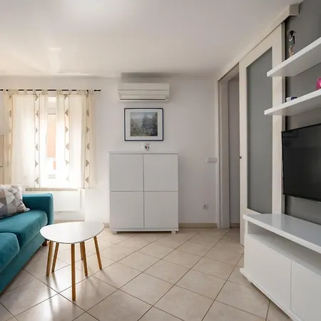 Degrassi Square (adults Only) 브르사르