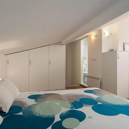 Degrassi Square (adults Only) * Vrsar