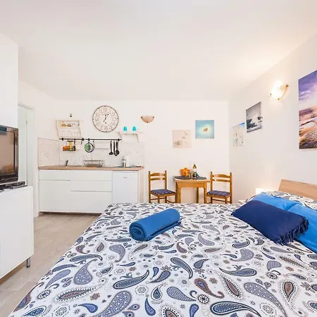 Degrassi Square (adults Only) Apartment Vrsar