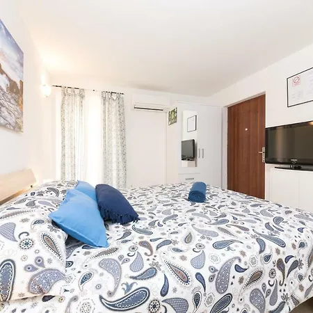 Degrassi Square (adults Only) Apartment Vrsar