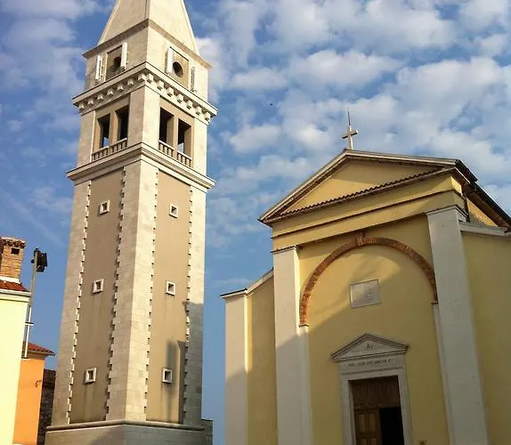 아파트 Degrassi Square (adults Only) *