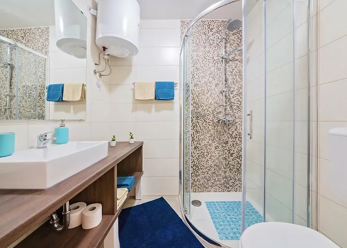 Degrassi Square (adults Only) 아파트 브르사르