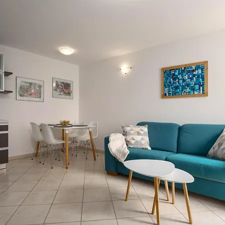 Degrassi Square (adults Only) * ורסאר