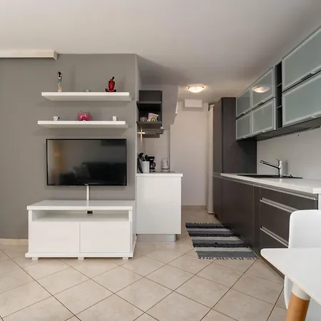 Degrassi Square (adults Only) * ורסאר