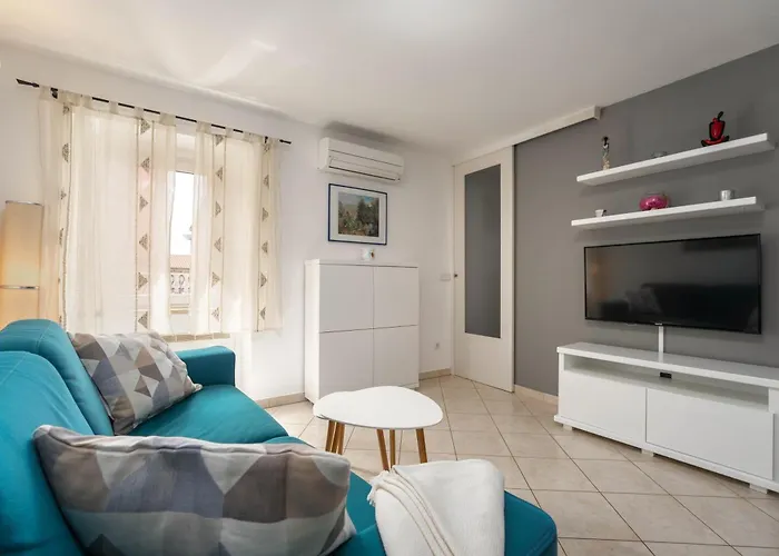 Degrassi Square (adults Only) Apartmán *