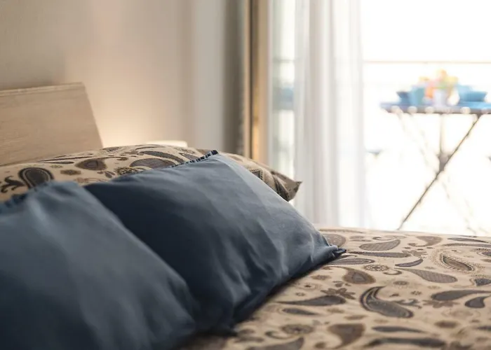 Degrassi Square (adults Only) * Vrsar