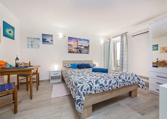 Degrassi Square (adults Only) Apartmán *